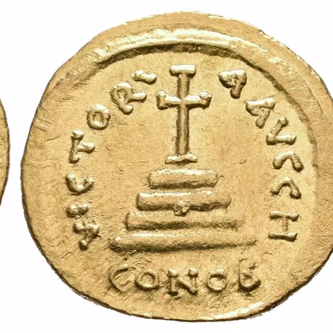 Solidus, Constantinopolis, Rv: VICTORIA AVGG (dílna B), kříž na čtyřech stupních,