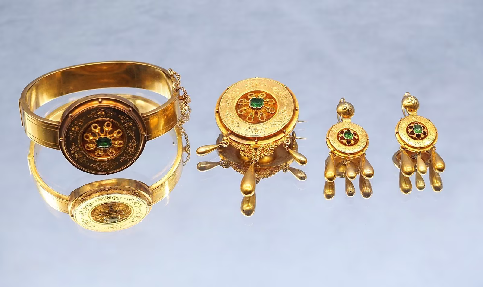 Au souprava Biedermeier