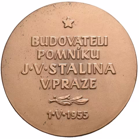 AE Medaile 1955 - Budovateli pomníku J. V. Stalina. Pomník zprava / Pod hvězdou