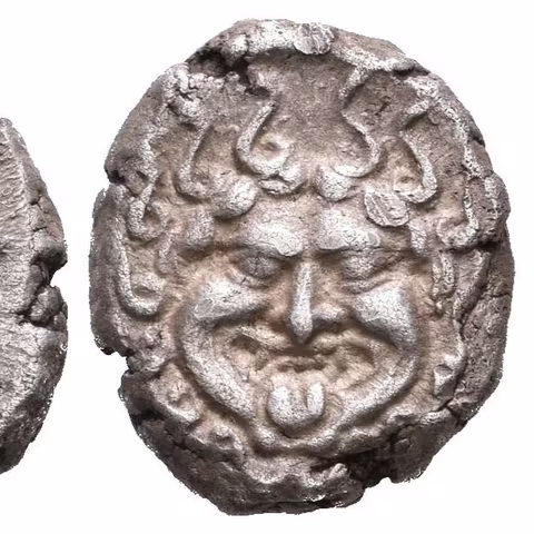Drachma, 450 - 400 př. Kr., Kotva, pod ní je písmeno A a rak / Hlava Gorgony čelně,