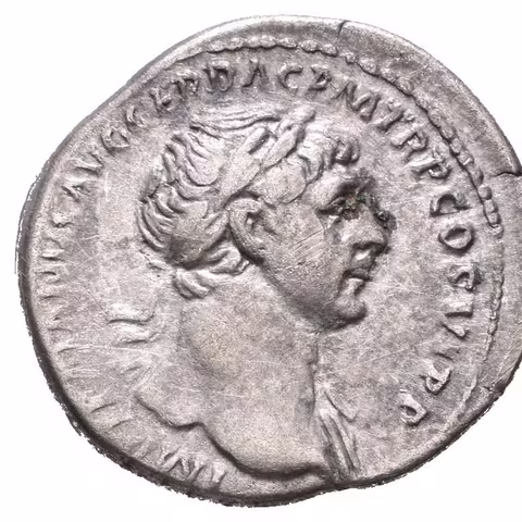 Denár, 112 - 114, Rv: DIVVS PATER TRAIAN, sedící Trajan zleva drží pateru