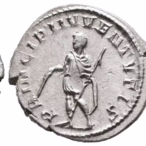 Antoninian, Rv: PRINCIPI IVVENTVTIS, Herennius ve vojenském oděvu zleva drží