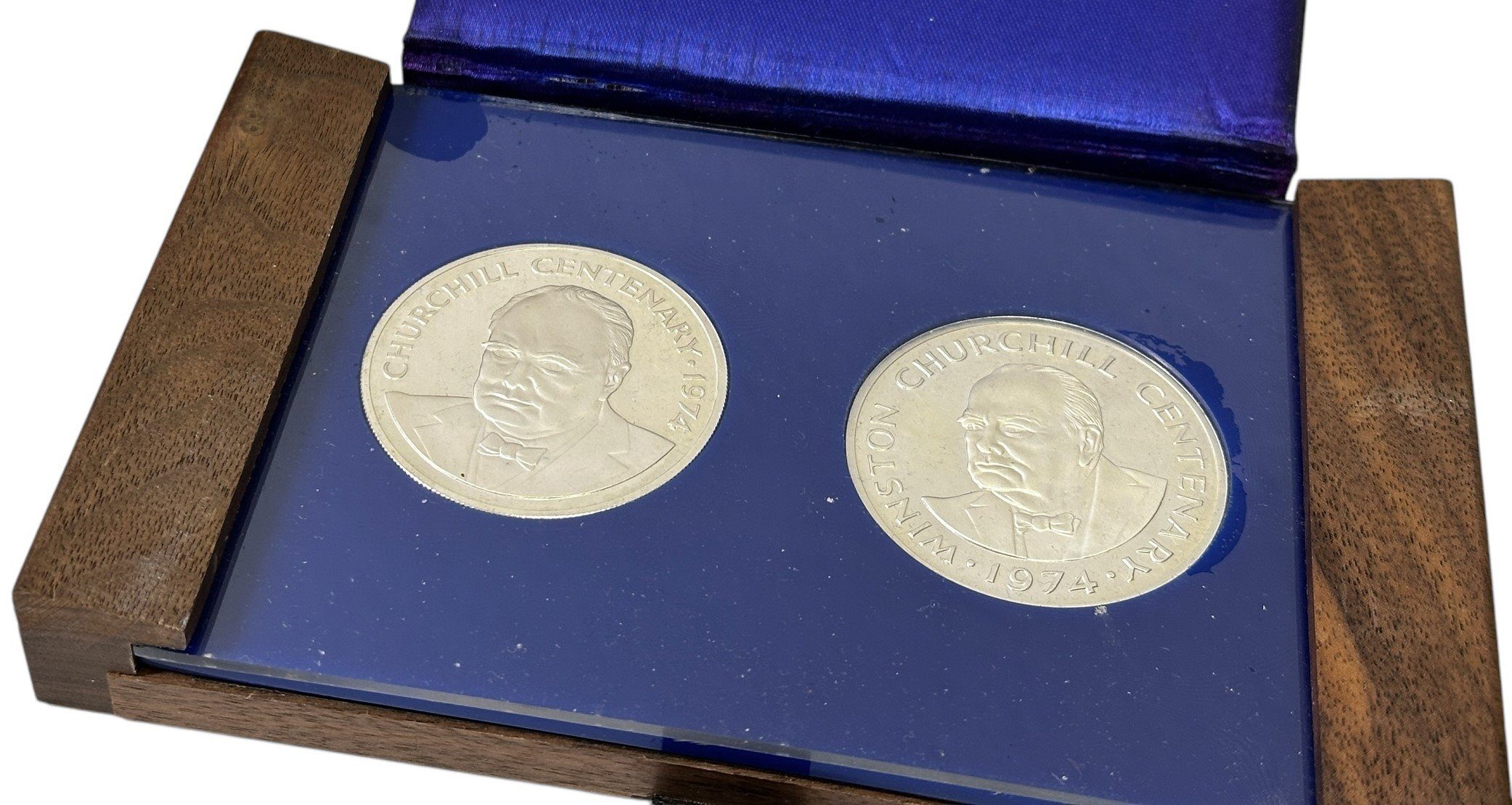 Kajmanské ostrovy, Sada pamětních mincí 25 Dollars a 20 Crowns - Winston Churchill
