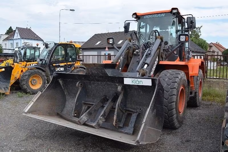 DOOSAN DL200TC-5 - KOLOVÝ NAKLADAČ