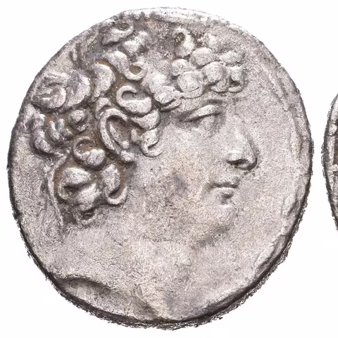 Tetradrachma, Hlava Antiocha s diadémem zprava / Sedící Zeus zleva drží Victorii