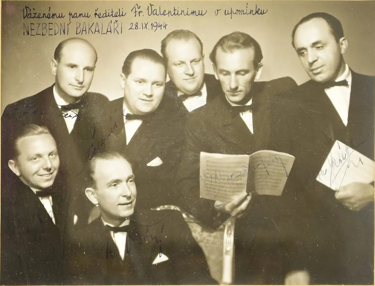 Autografy, podpisy - z kanceláře ředitele Ultraphonu Františka Valentiniho — 1