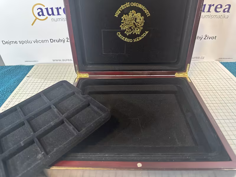 Použité - Dřevěná Etue - Plato 12 Quadrum - "Největší osobnosti Českého Národa"