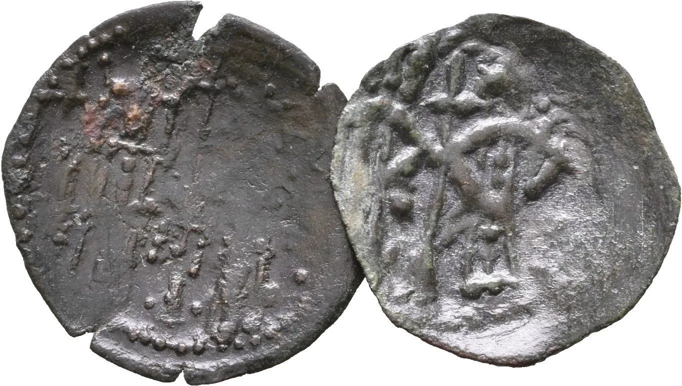 AE Trachy, Stojící postava Cara a manželky Theodory / Carský monogram, — 1