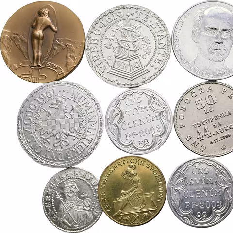 Soubor žetonů a medaili Numismatiků a Numismatické společnosti,