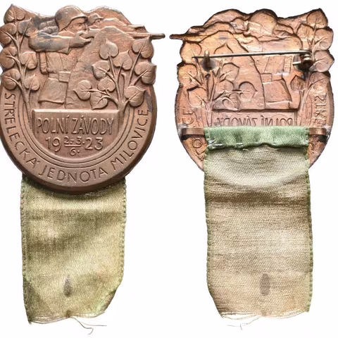 AE Odznak 1923 - Střelecká jednota Milovice. Plech 40 x 36 mm