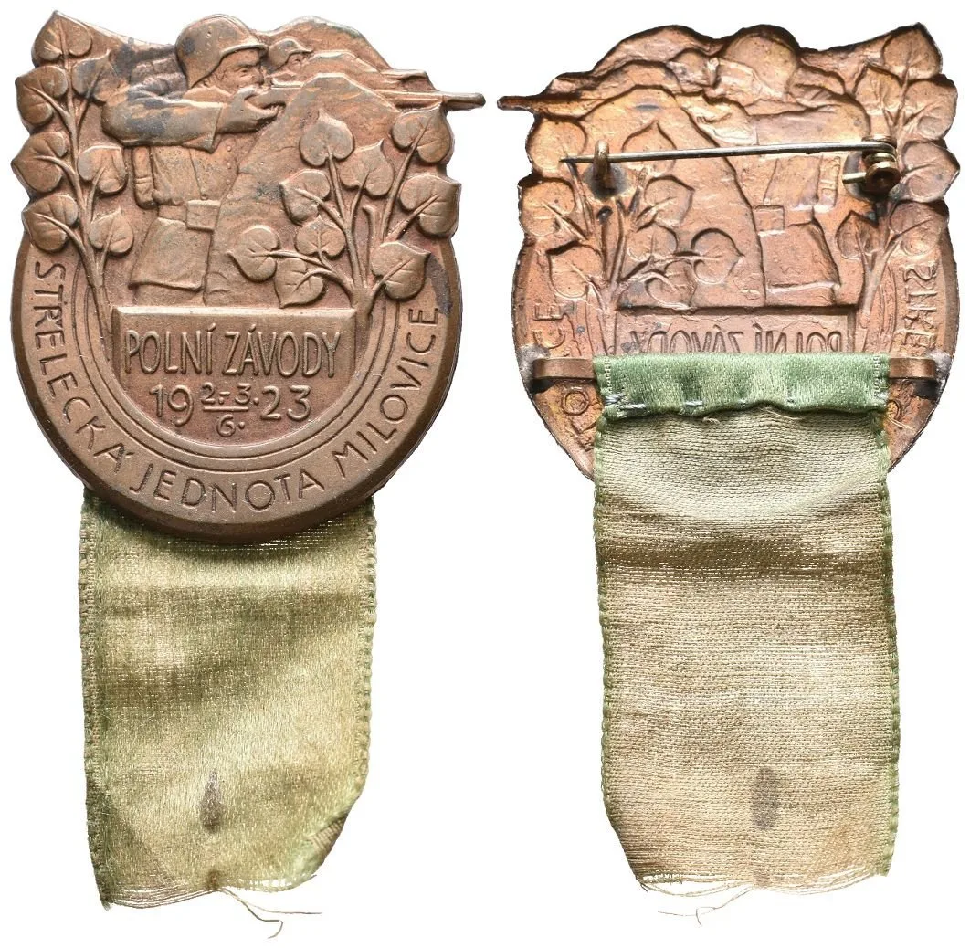 AE Odznak 1923 - Střelecká jednota Milovice. Plech 40 x 36 mm — 1