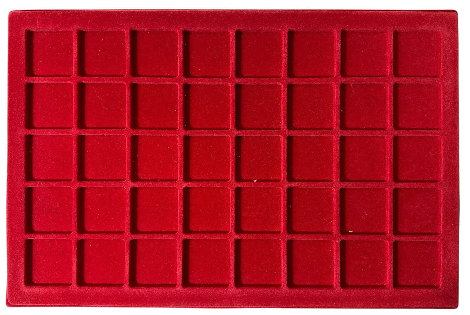 Použité - Plato 34x34 mm - 5 x 8 - Červené