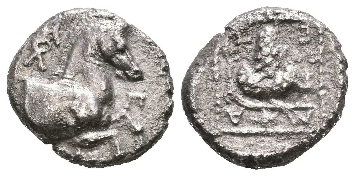 Drachma, 480 - 450 př. Kr., Přední část koně zprava, monogramy / Vinná réva ve čtverci, — 1