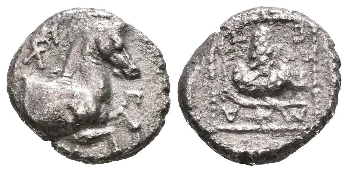 Drachma, 480 - 450 př. Kr., Přední část koně zprava, monogramy / Vinná réva ve čtverci, — 1