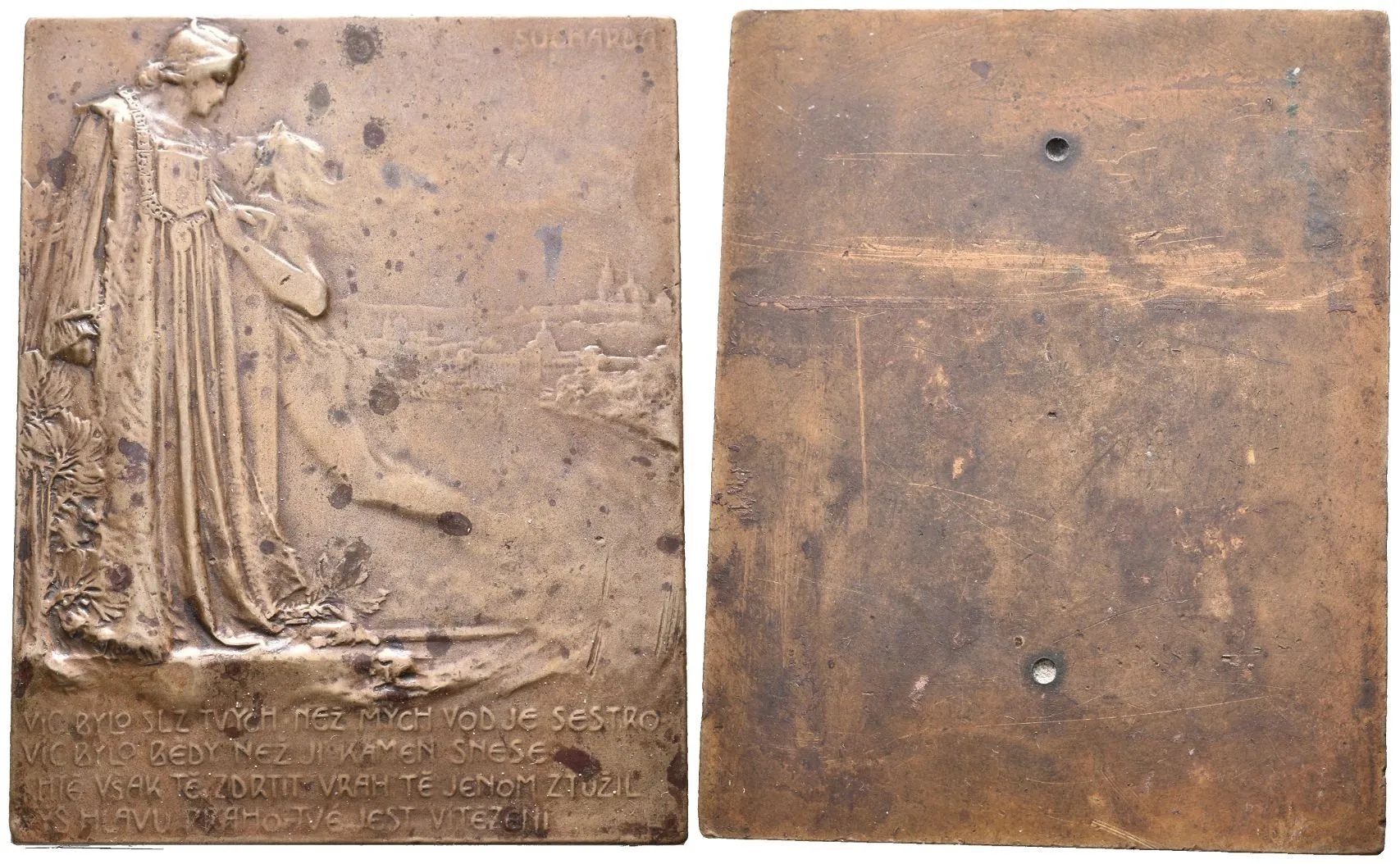 AE Plaketa b.l. (1902) - Vltava a Praha. Dvě alegorické postavy, v pozadí pohled na město, — 1