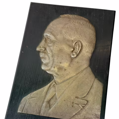 AE Plaketa b.l. - President dr. Eduard Beneš. Stříbřený plech na dřevěném podkladu  mm,