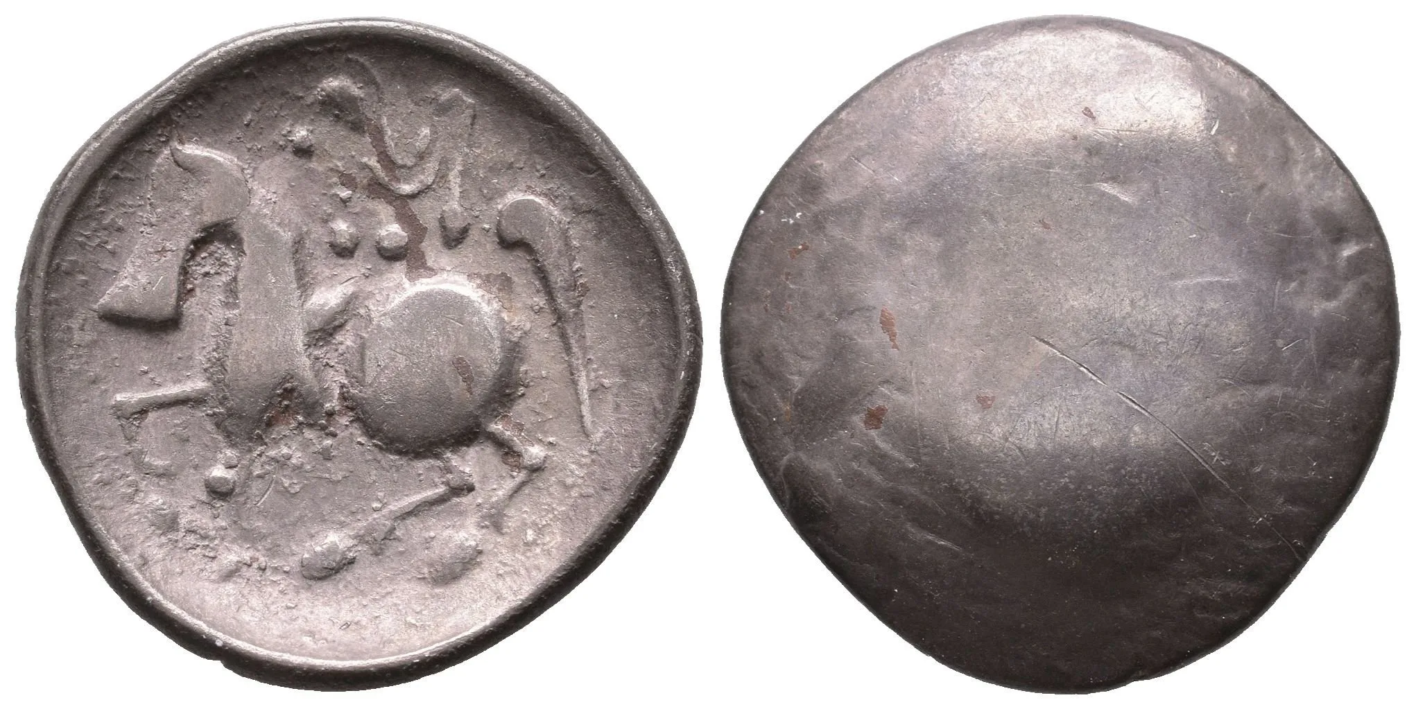 Tetradrachma, typ Zweigarm, Stylizovaná hlava Die zprava (ražba z opotřebovaného razidla) / — 1