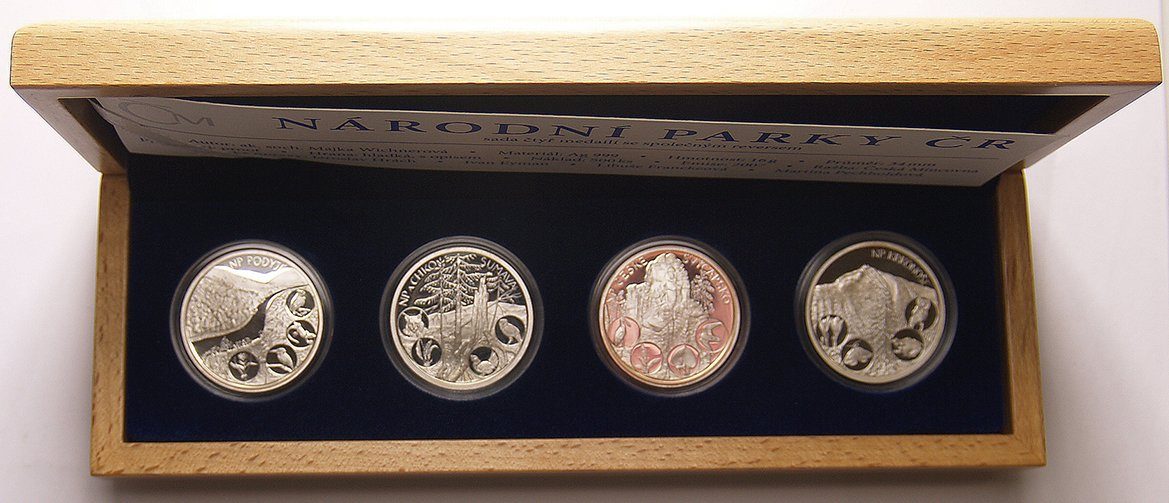 AR Medaile 2007 - Sada 4 kusů medailí se společným reversem - Národní parky ČR, PROOF