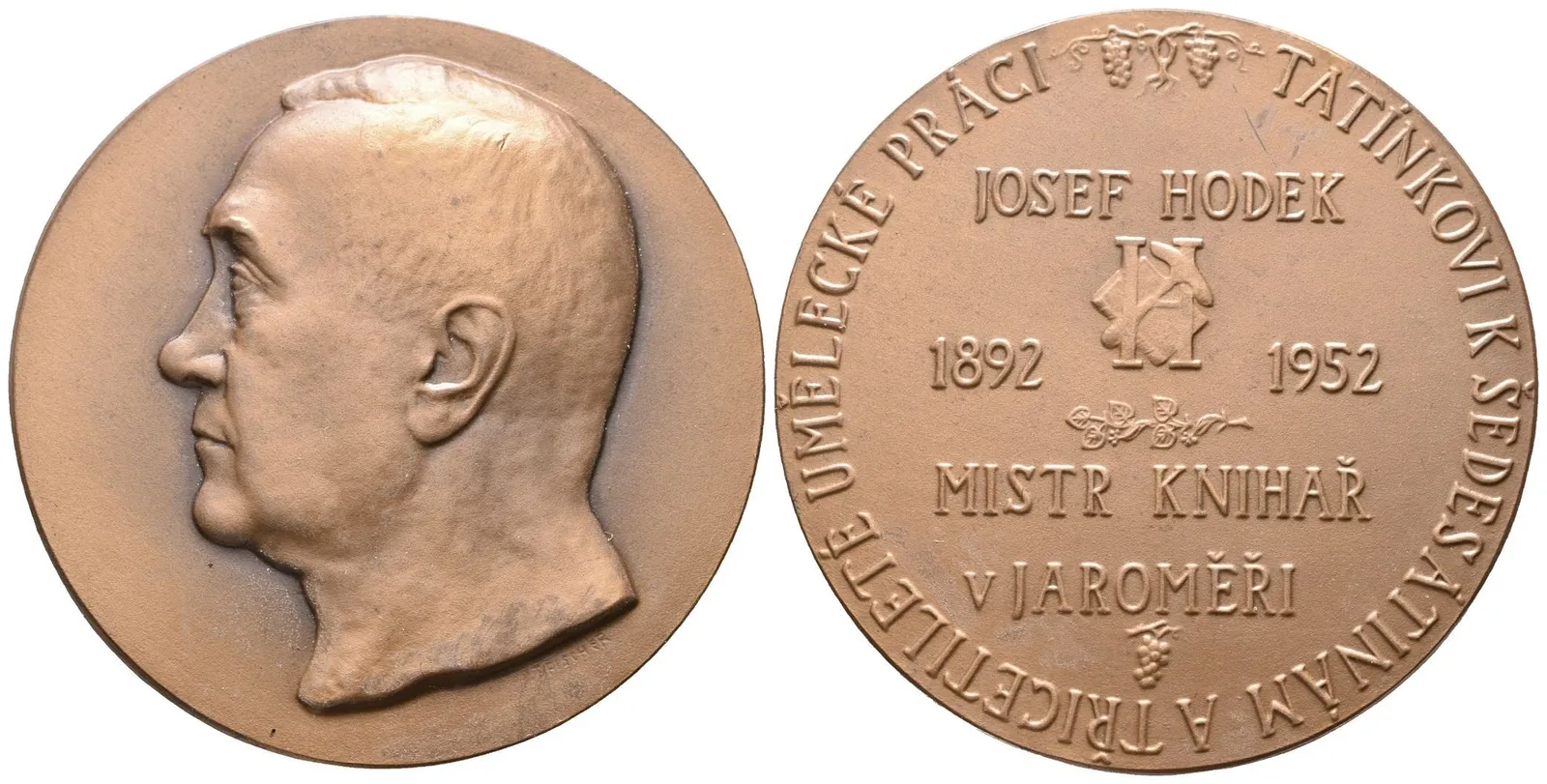 AE Medaile 1952 - K 60. narozeninám Josefa Hodka, mistra knihaře v — 1