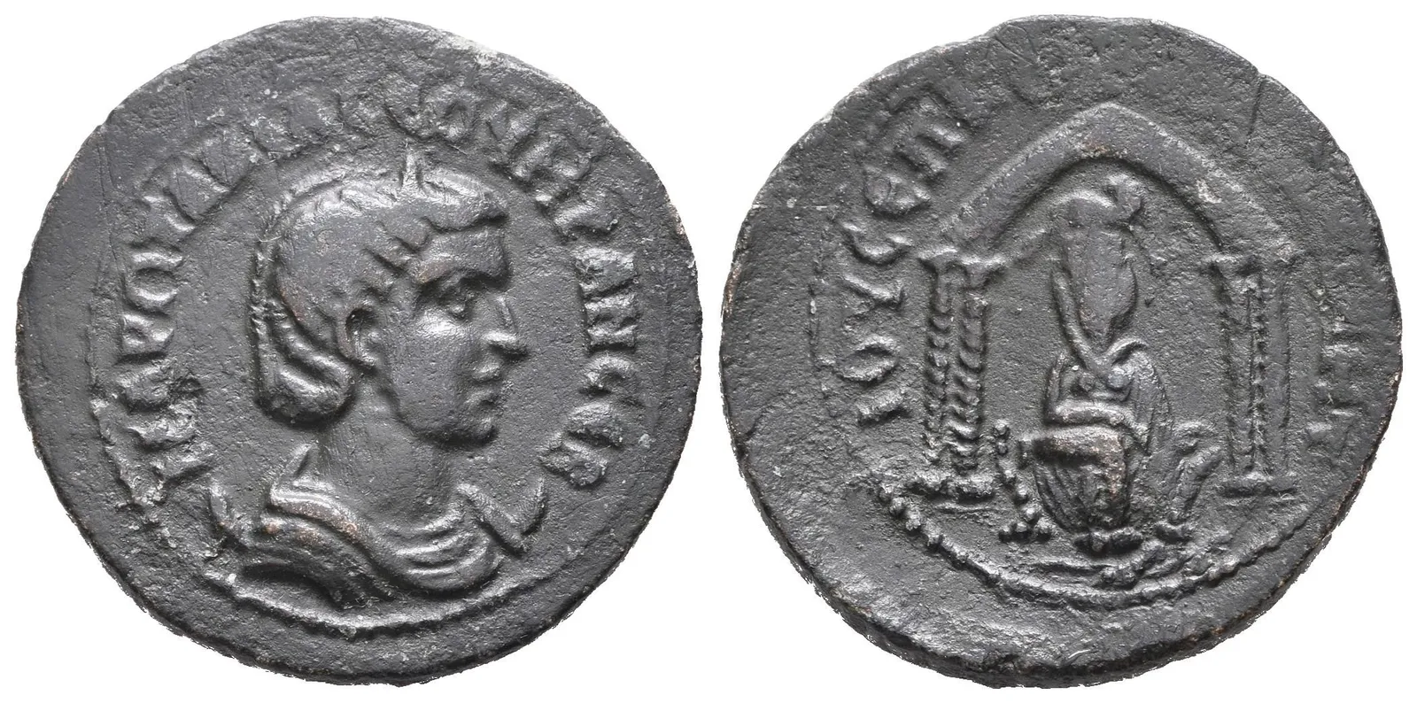 Mesopotamia, Nisibis, AE 25, Rv: socha Tyché sedící čelně v chrámu o 4 sloupech, — 1