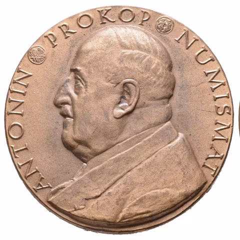 AE Medaile 1946 - K 70. narozeninám numismatika Antonína Prokopa. Poprsí zleva,