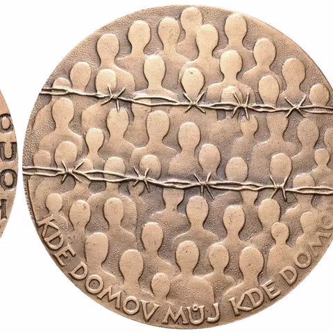 AE Medaile 1989 - Terezínský transport 1944. Skupina osob za ostnatým