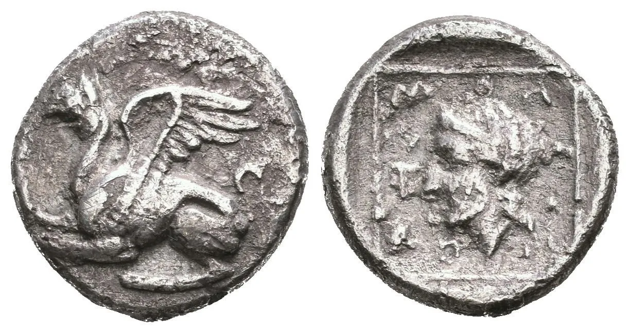 Hemidrachma, 360 - 347 př. Kr., Gryf zleva, nahoře a v ex. nápisy  / Hlava — 1