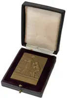AE Plaketa b.l. - Dvě dívky. Pat. bronz 57 x 42 mm, původní etue — 2