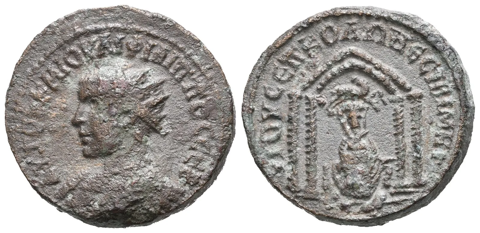 Mesopotamia, Nisibis, AE 25, Rv: socha Tyché sedící čelně v chrámu o 4 sloupech, — 1