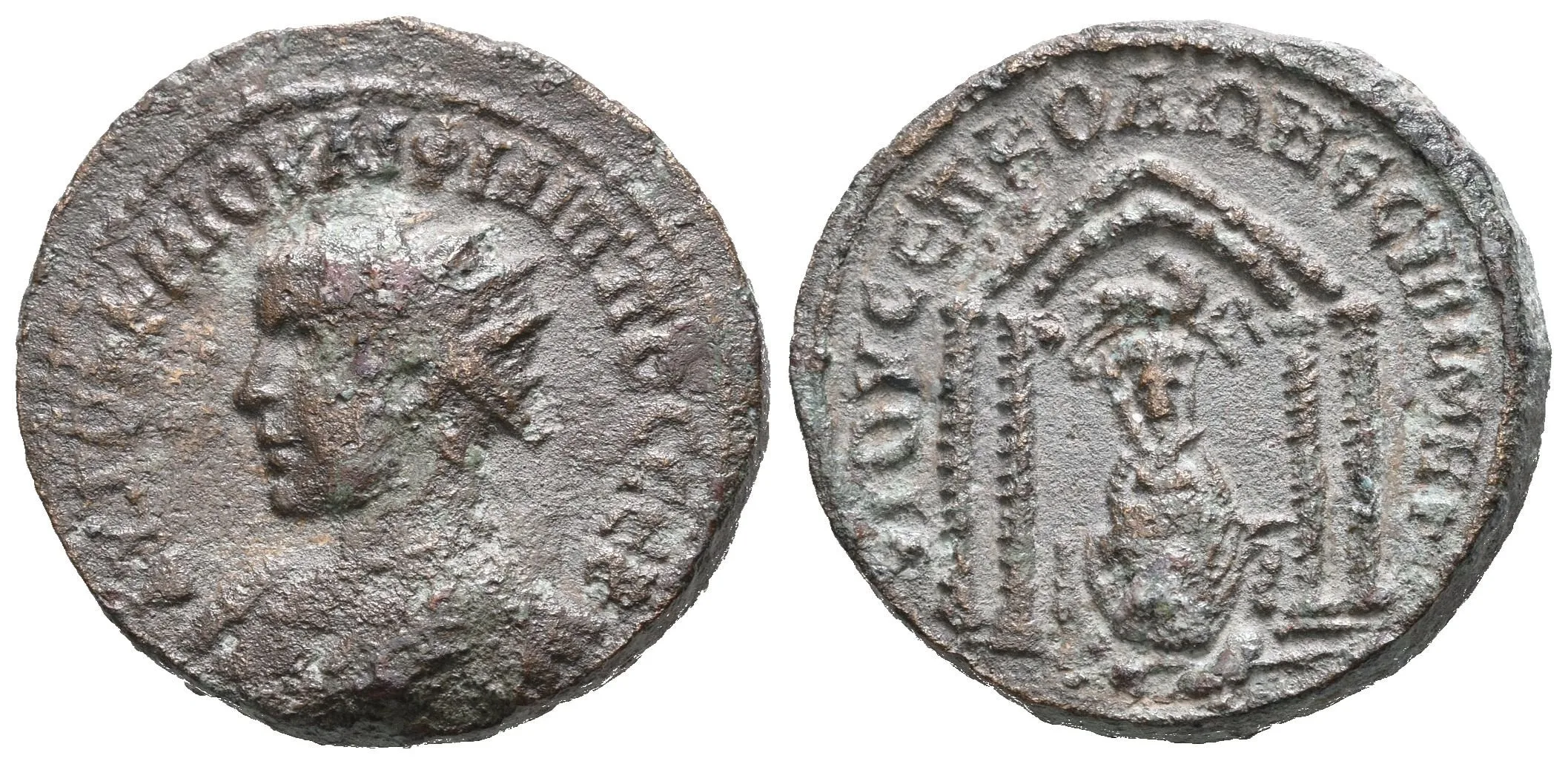 Mesopotamia, Nisibis, AE 25, Rv: socha Tyché sedící čelně v chrámu o 4 sloupech, — 1