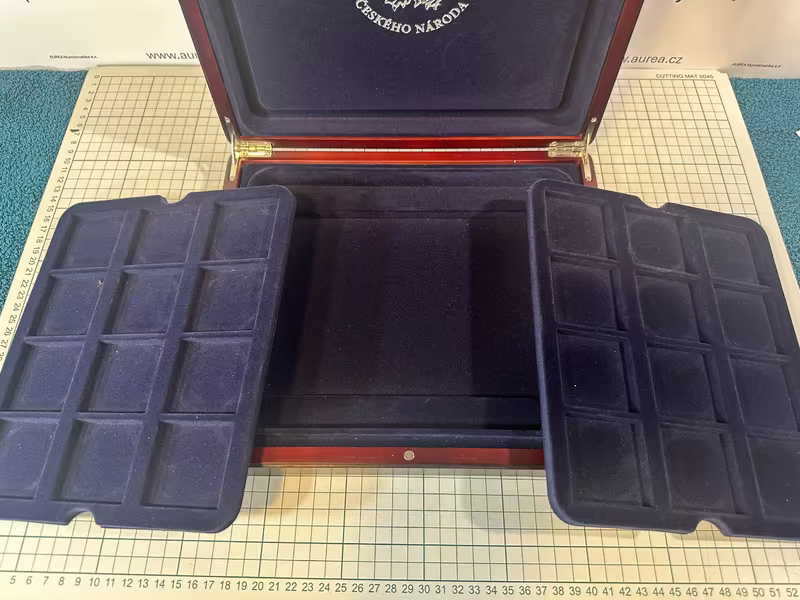 Použité - Dřevěná Etue - Plato 2x 12 Quadrum - "Největší osobnosti českého národa"