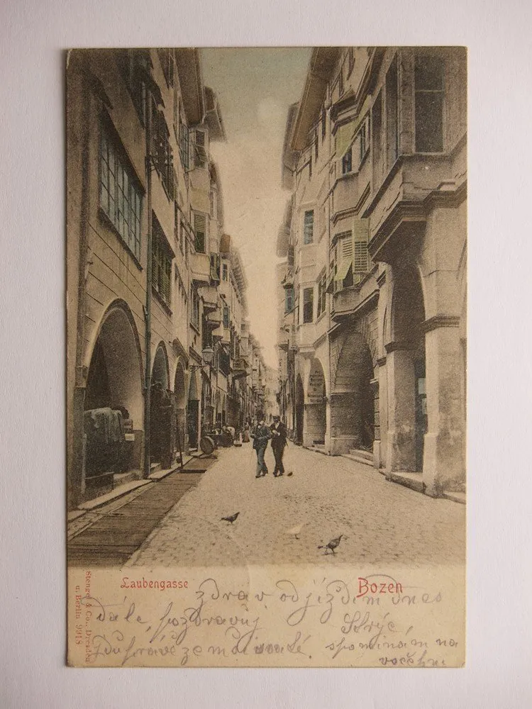 Itálie, Bolzano, Bozen, Laubengasse — 1