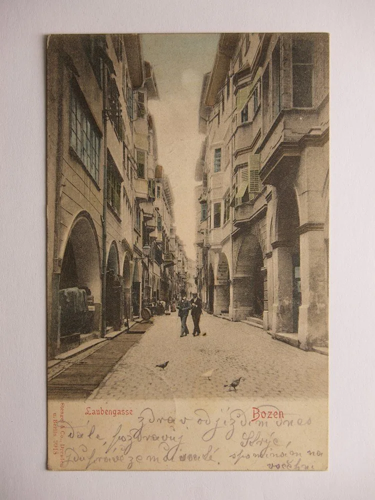 Itálie, Bolzano, Bozen, Laubengasse — 1