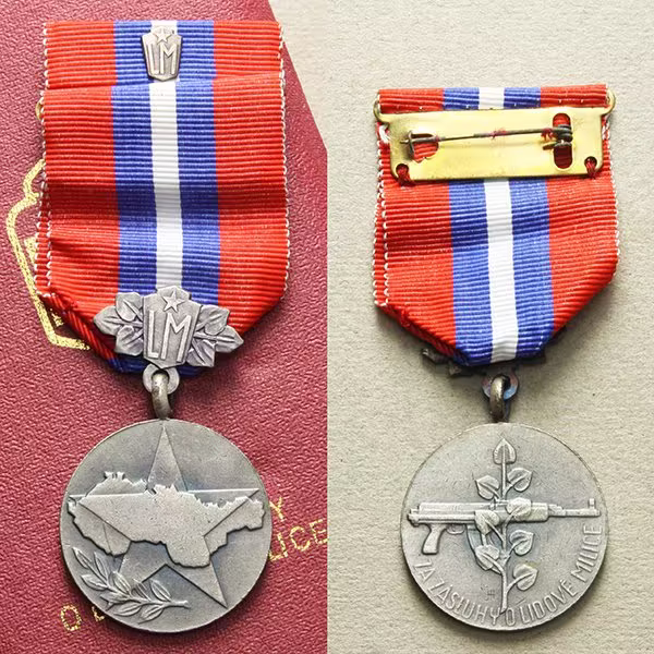 Vyznamenání Za zásluhy o Lidové milice, I. třída, VM.54-I, dvě stužky s miniaturou, p