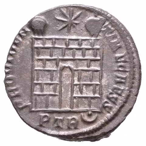 Follis, Treveri, 326, Rv: PROVIDENTIA CAESS, táborová brána se dvěma věžemi,